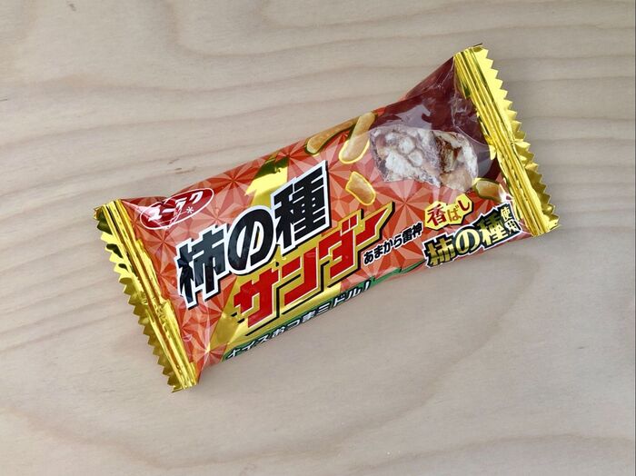 「ナイスおつまミドル!」ってことは、ビールに合うの?『ブラックサンダー』ならぬ【柿の種サンダー】