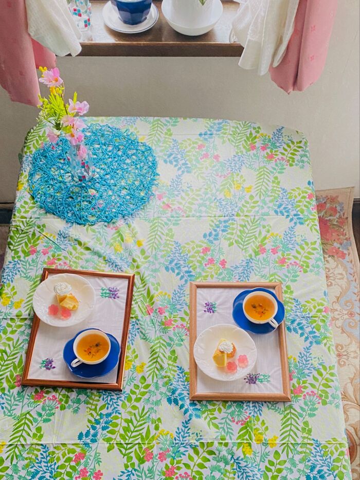 ラベンダー刺繍で、春らしいトレーに♪