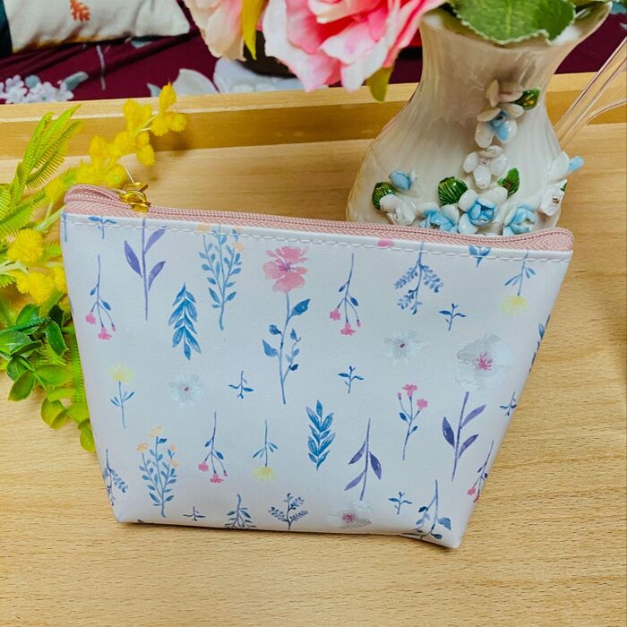 110円には見えない品質の良いポーチ
