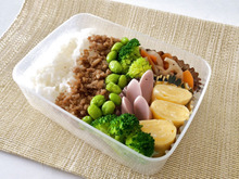 『いつもの弁当』「切り方と詰め方」次第でチェンジ♡【ハッとするほどお花見仕様】