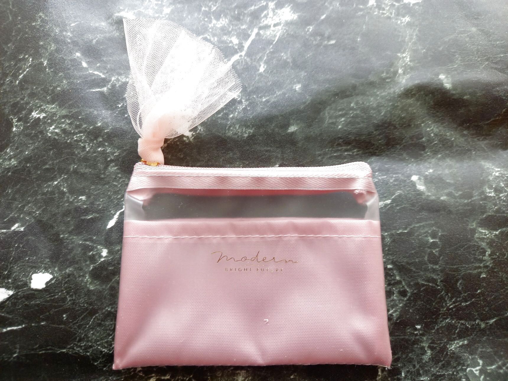 【セリア】ほわほわレースが華やか&内ポケット付きで機能的~♪