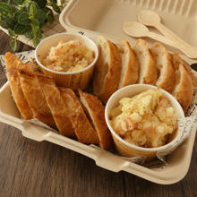 乗せながらパクッと食べる「ウィンナーポテサラののっけパン弁当」