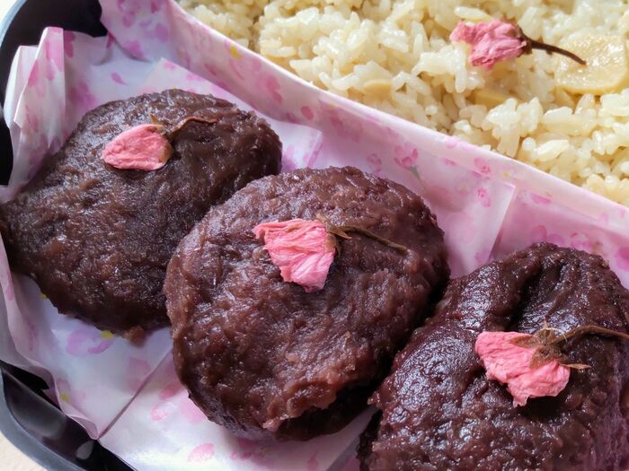 食べる際は、ワックスペーパーごと、持ちあげます