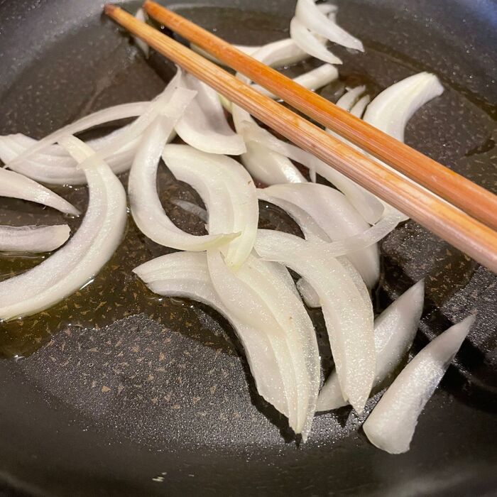 豚肉と玉ねぎのタレ炒め①