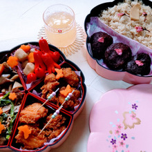 桜咲く!桜と蝶が舞う♡たけのこご飯とぼた餅入りのお花見弁当