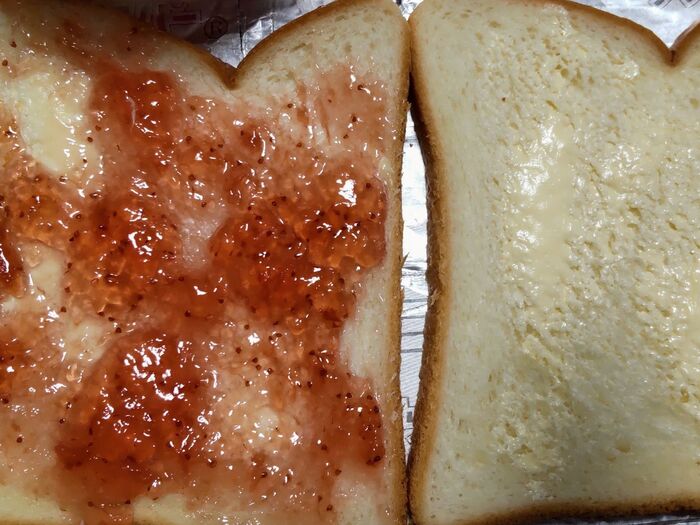 苺ジャムのサンドイッチを作ります
