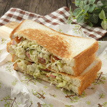 お腹大満足~「たっぷりキャベツとベーコンのホットサンド」