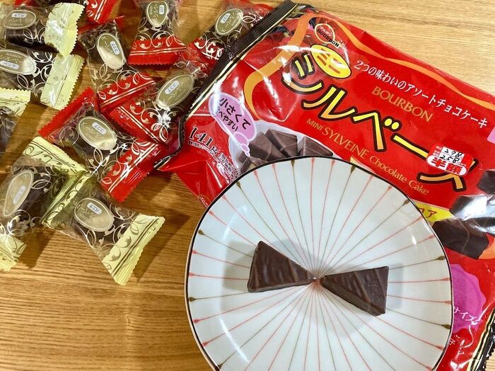 お皿にならべてもカワイイ!どっちが出るかな?知るべーぬん!