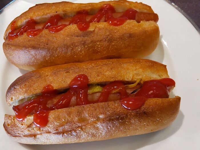ホットドックはマスタード抜きもできますよ!
