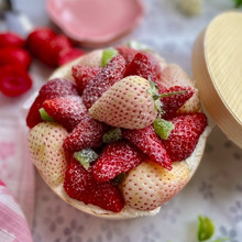 コンビニのクリームチーズ蒸しケーキでいちごのスコップケーキ