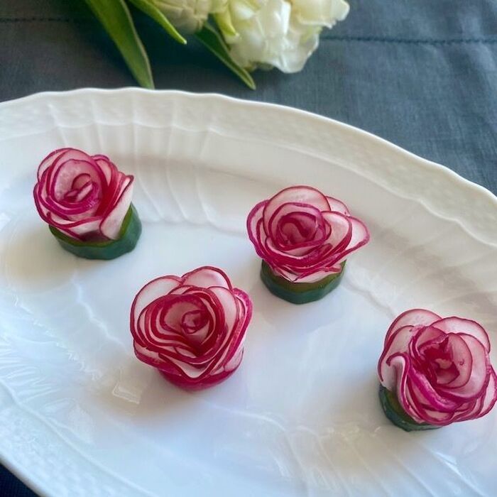 お弁当のアクセントに最適!ラディッシュで作るバラの花風