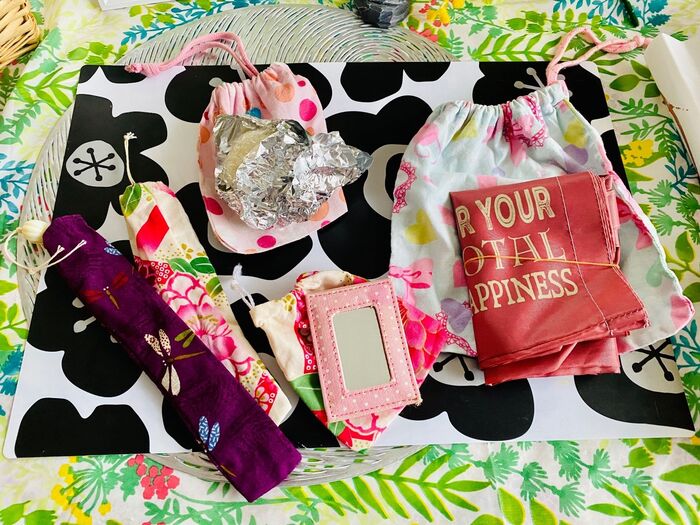 はぎれもはぎれ、残ったはぎれであれこれ小物入れ