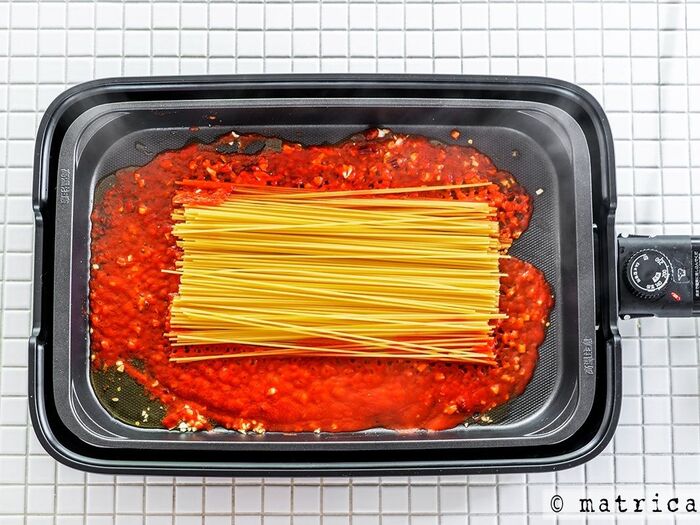 細長いスパゲッティが余裕で入る!さすがホットプレート