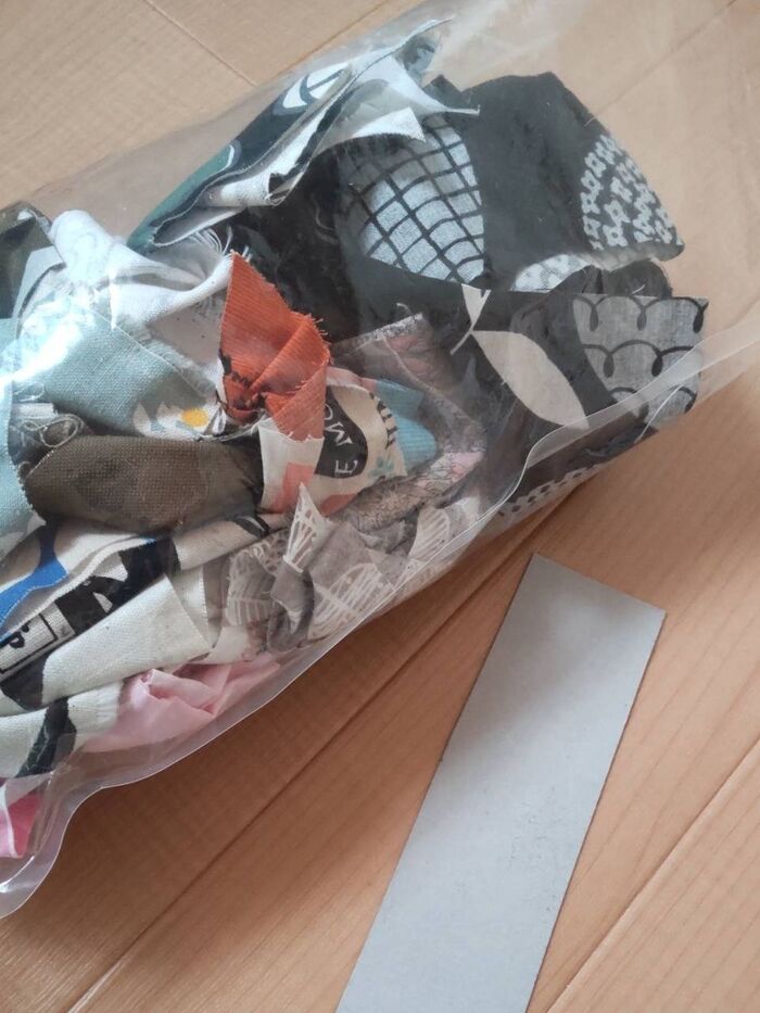 普段は袋に押し込んでます。