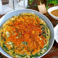 まるで餃子を食べている気分♪たっぷりもやしとニラのパリッパリッ『チーズチヂミ』