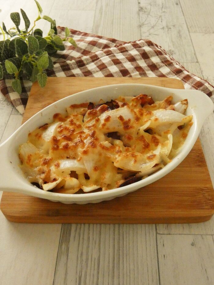 チーズがとろ~り「新玉葱とベーコンのチーズ乗せ」