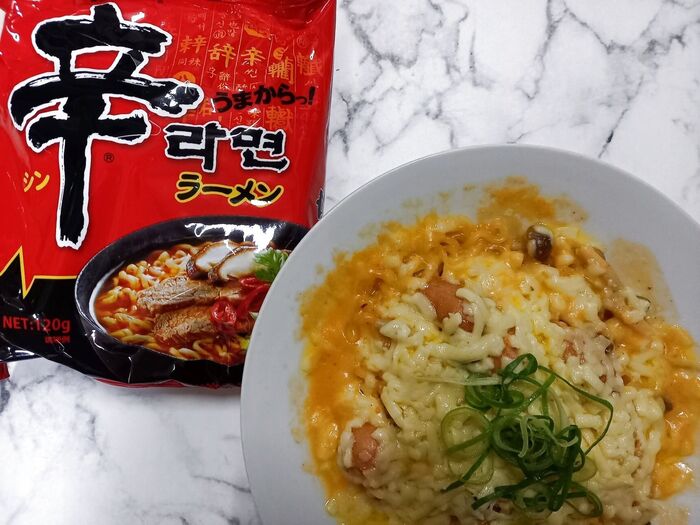 【牛乳で辛さマイルド辛ラーメン】フォークでいただく辛ラーメン♡