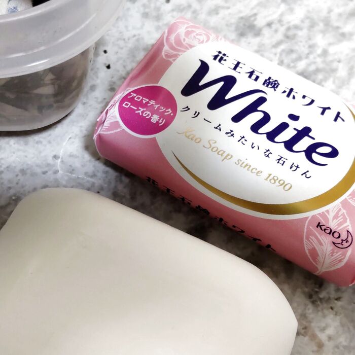花王石鹸ホワイトのローズの香りをチョイス!