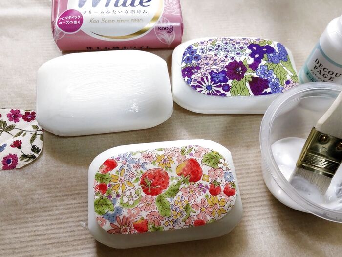 石鹸にデコパージュします