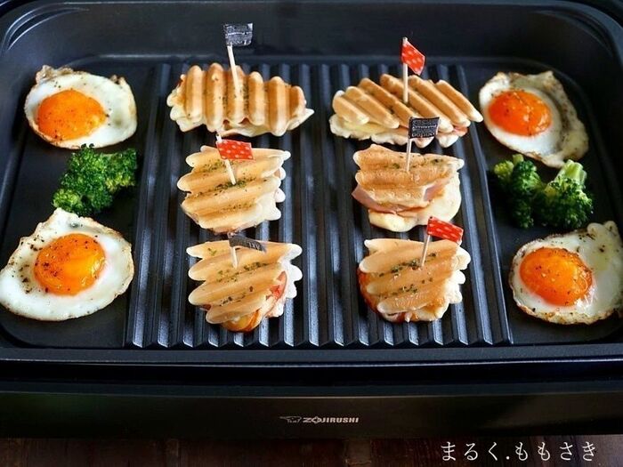 プレートの両脇で卵や野菜も一緒に焼けて便利