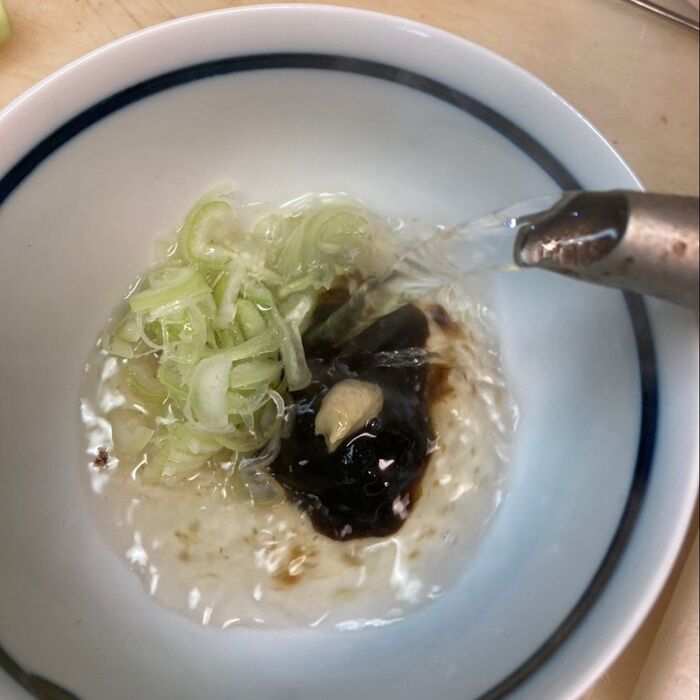 熱湯を注いでかき混ぜます♪