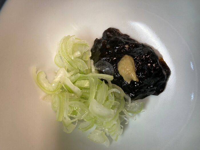 <ごはんですよ>と<ワサビ>と<ネギ>を入れます♪