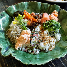 華やかな簡単ランチ~組み合わせ自由~パリパリ海苔の手巻きおにぎり~