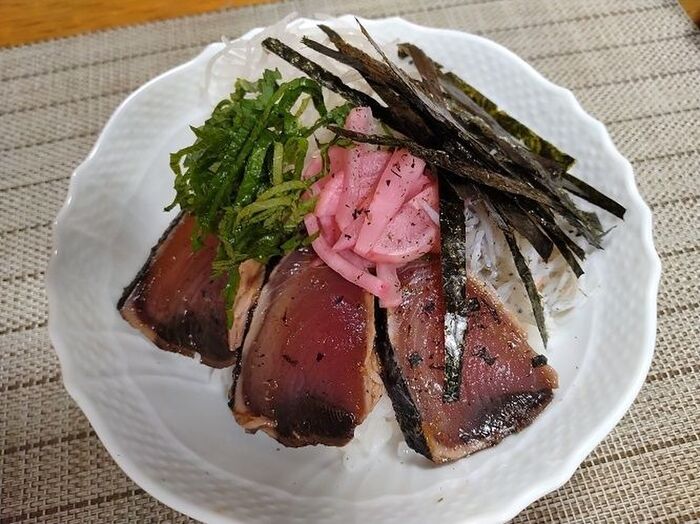 目に青葉山ほととぎすかつお丼