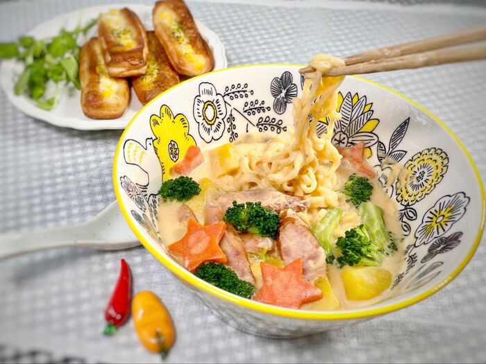 クラムチャウダー【辛ラーメン】野菜たっぷりピリ辛ミルキー♡