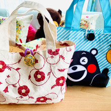 お弁当バックを紐とボタンでリメイク♪脚のないボタンは爪楊枝が回避