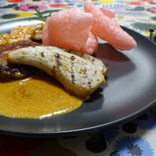 海老真薯に寄り添う、海老芋グリエ…ABソースと海老煎餅を添えて