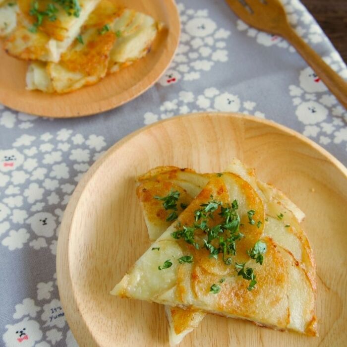 新じゃがのコンソメチーズガレット