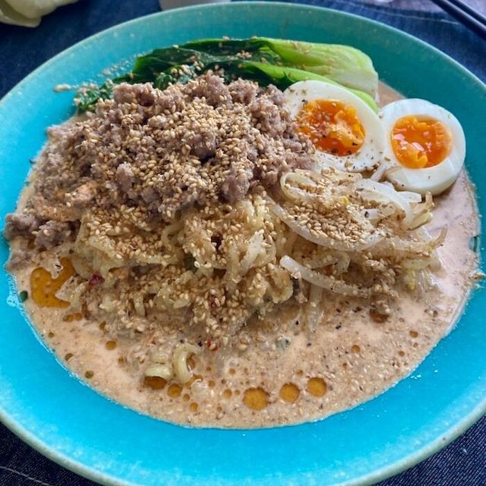冷んやり濃厚!ごま風味の坦々辛ラーメン