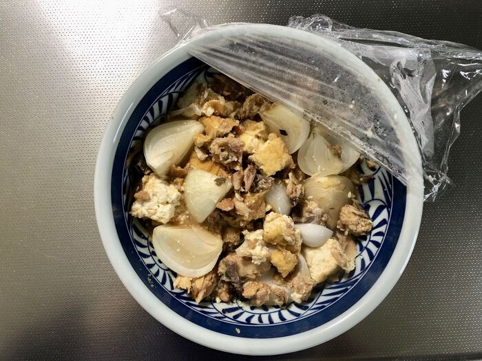 醤油を少々垂らして混ぜ混ぜ〜