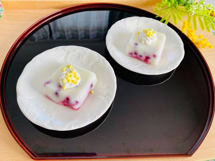 オイコスレモン&レモンピールで涼しげなブルーベリー寒天ゼリー