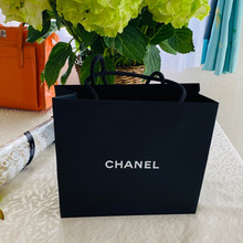 デザインも素敵!ケース付き♪大切な目を紫外線から守れるよ