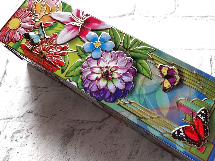 【贈答品として最適】イギリス発!花々に蝶♡エンボス加工の魅力♡クオリティーが凄すぎる!