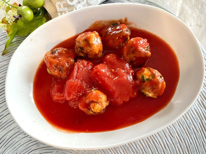 かさ増し!鶏ごぼうにら団子のトマト煮