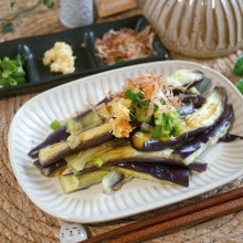 丸ごと茄子をレンジで2分♪ジューシー茄子の薬味和え