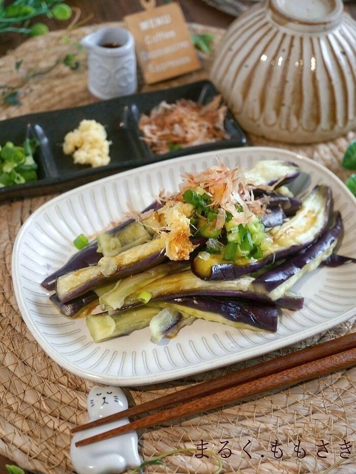 丸ごと茄子をレンジで2分♪ジューシー茄子の薬味和え