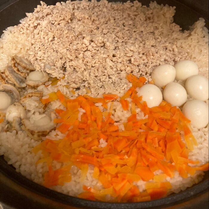 6.中火で蓋をしたまま20分くらいで炊き上がりです♪