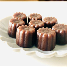 【噂のおやつ♡】買い物ついでに「近所のスーパー」で買ってみて!『162円でカヌレが8個入り!?』