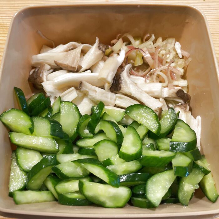 ボウル等に全てを入れます