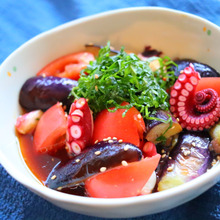 青紫蘇たっぷり♪揚げ茄子とトマト&たこの酢醤油和え