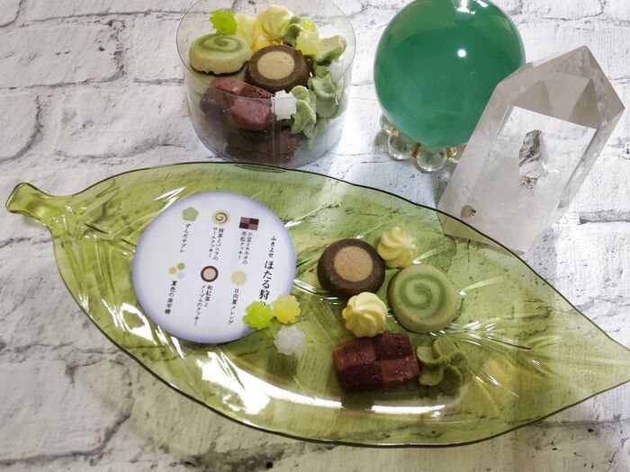 【セリア】一目惚れのお品です♡珍しいーー!お値打ち品!葉っぱの形の透け感あるトレー!