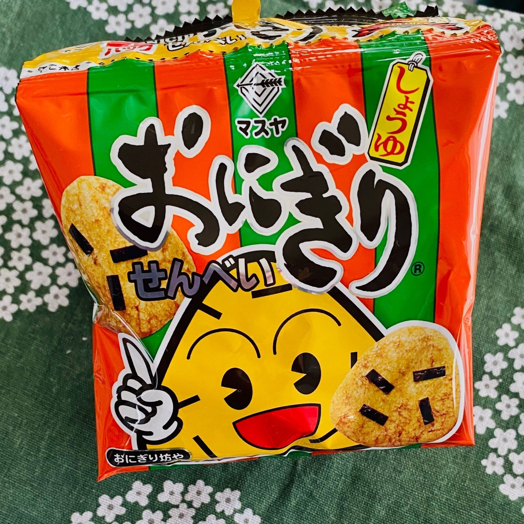 ネーミングセンスも抜群!おにぎりせんべい