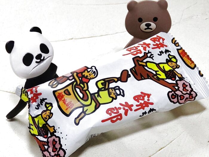 【昭和な駄菓子】脅威のお値段!たった8円!税込でも10円!太郎の名がつく昔ながらのおやつ。