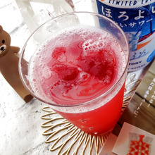 【セリア】胸キュン!幸せ気分になれるー!「赤いハート氷入り、白いクランベリーサワー」作ってみる?