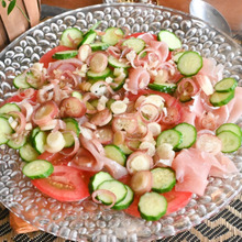 【みょうがレシピ】トマト、きゅうり、生ハムのみょうがサラダ