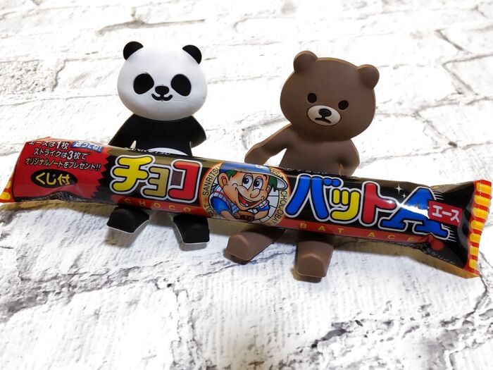 【ノスタルジー漂う駄菓子】昭和39年発売の「バット」の形の、チョコバットA(エース)知ってる?